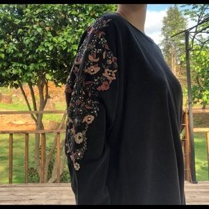 LIKE NEW FREE PEOPLE SWEATER